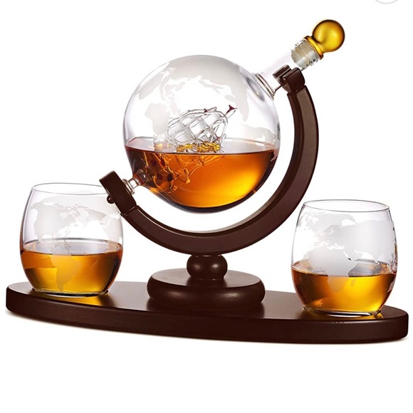 Galleon whiskey decanter globe set with etched whiskey glasses - Picture 5 of 9